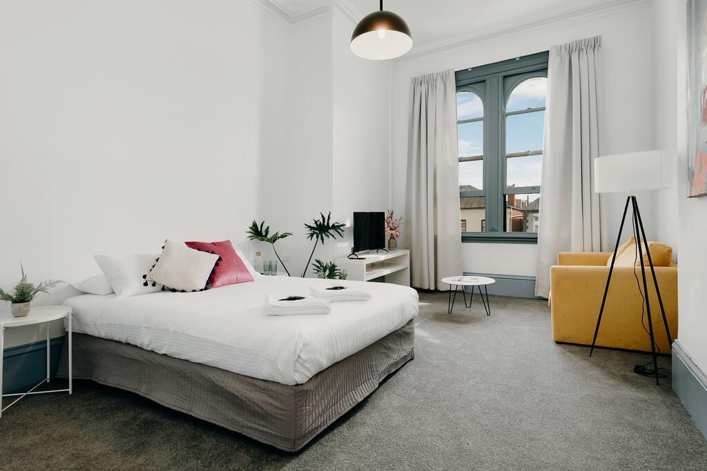 The Victoria Bathurst