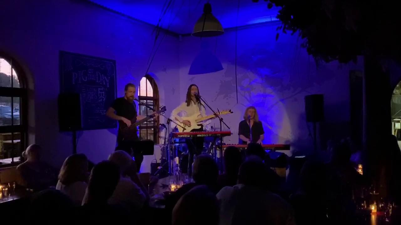 The Victoria Bathurst